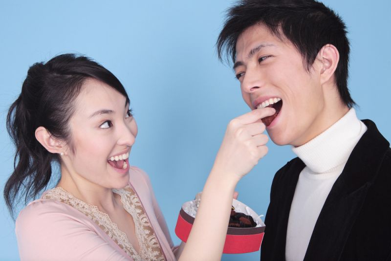 nữ nhật bản tặng chocolate ngày valentine nữ nhật bản tặng chocolate ngày valentine